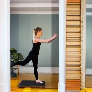 Домашняя физическая активность: простые упражнения без оборудования